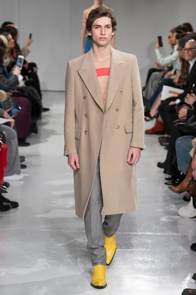 Look 28
